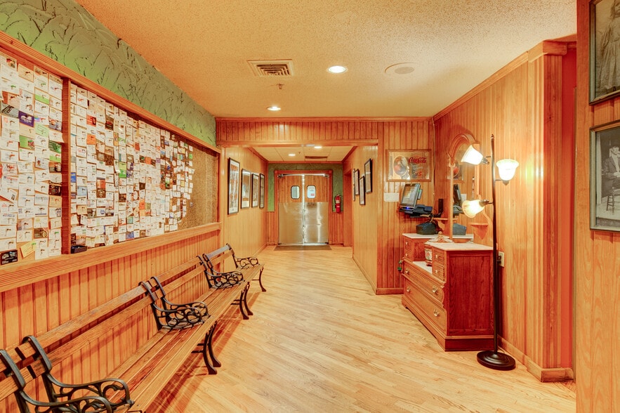 More Photos Of 1702 Park Hill Dr, Gainesville Restaurant For Sale
