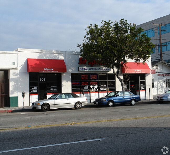 More Photos Of 1909 Santa Monica Blvd, Santa Monica Storefront For Lease