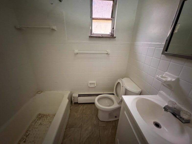 More Photos Of 1928-1934 Grand Ave, Cincinnati Apartments For Sale