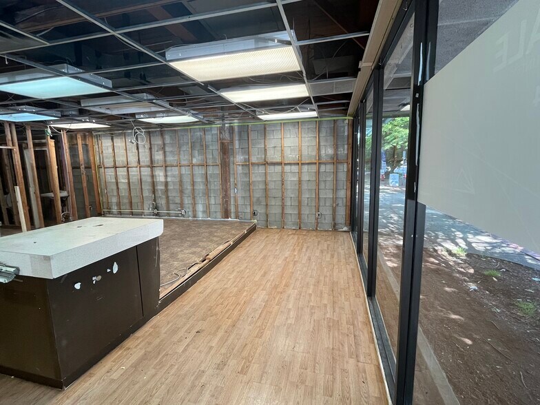 More Photos Of 134 14th St E, North Vancouver Office For Sale