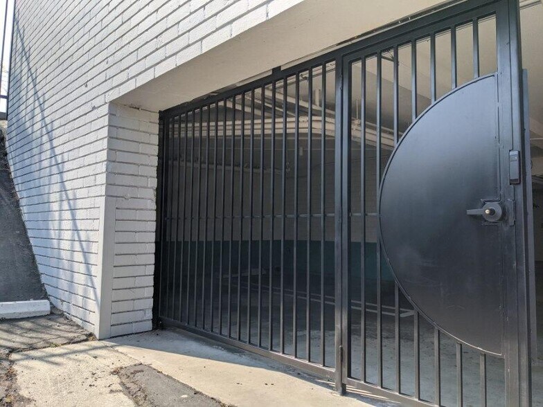 More Photos Of 6060 W Manchester Ave, Los Angeles Office For Lease