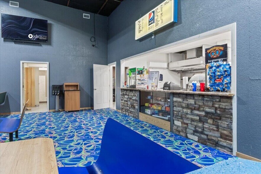 More Photos Of 1649 W US Highway 160, West Plains Skating Rink For Sale
