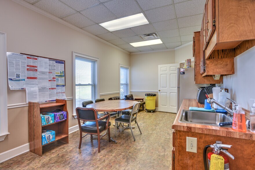 More Photos Of 2601 Commons Blvd, Augusta Office For Lease