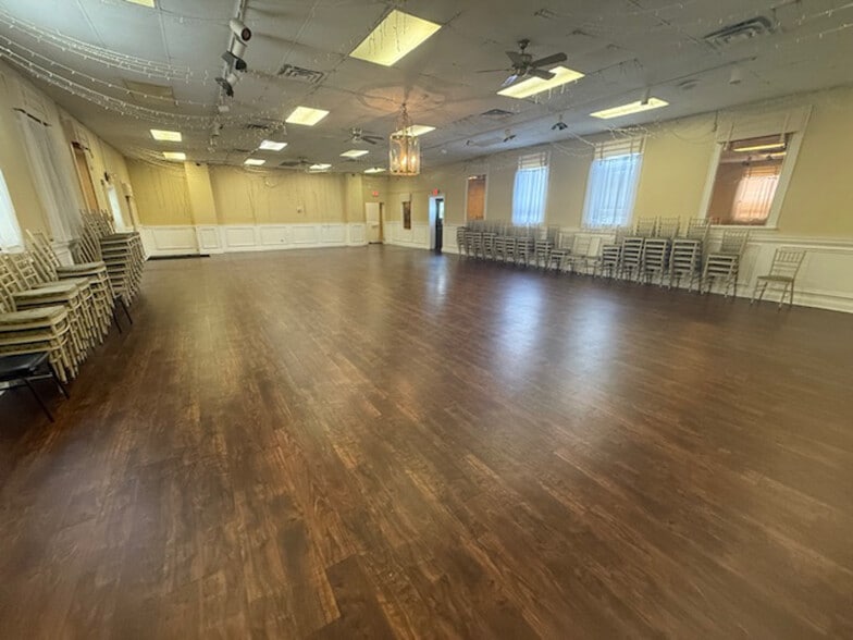 More Photos Of 32 Beers St, Bridgeport General Retail For Sale