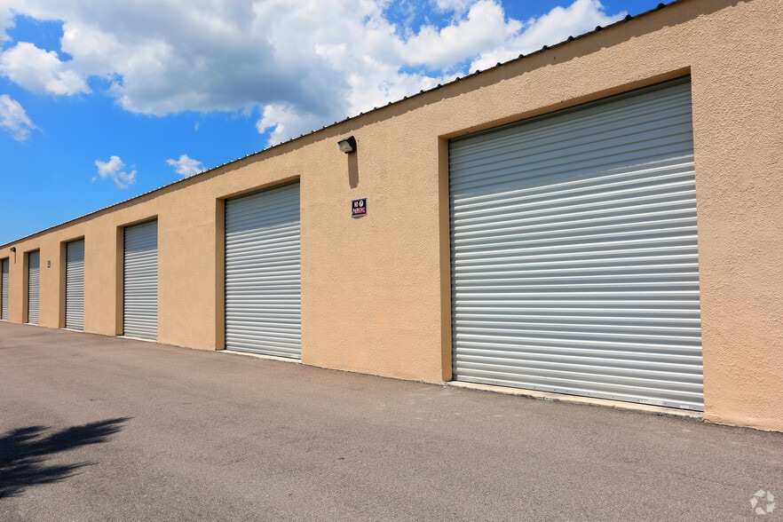 More Photos Of 5316 Lena Rd, Bradenton Light Distribution For Lease