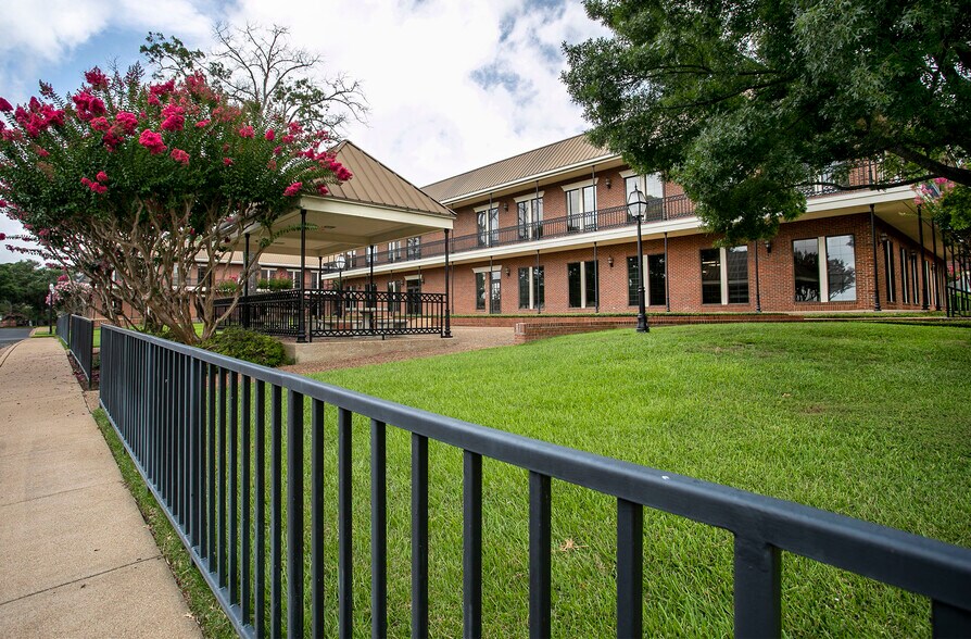 More Photos Of 3300 S Broadway Ave, Tyler Unknown For Lease