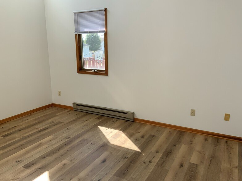 More Photos Of 30 Cecil St NE, Navarre Office Residential For Sale