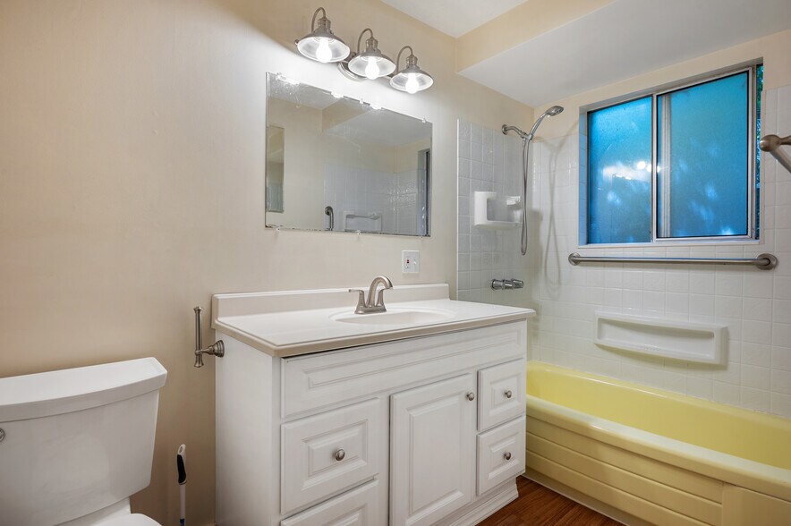 More Photos Of 324 3rd Ave S, Edmonds Apartments For Sale