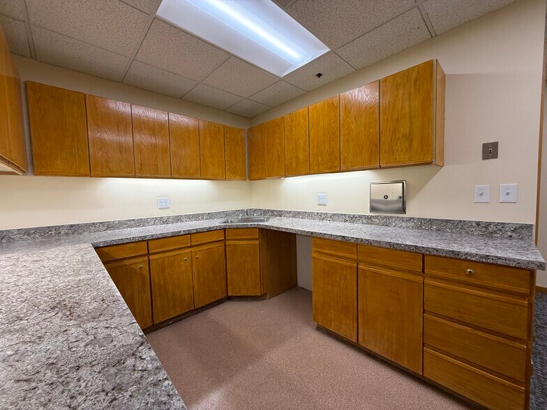 More Photos Of 33 Bartlett St, Lowell Medical For Lease