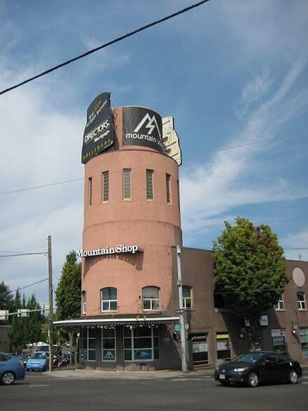 More Photos Of 3701-3719 NE Sandy Blvd, Portland Storefront Retail Office For Lease