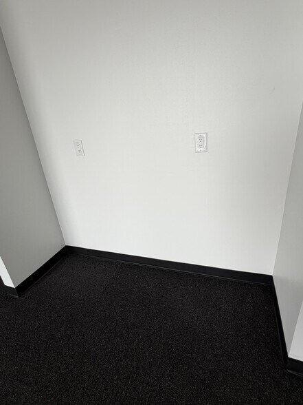 More Photos Of 16313 North Fwy, Houston Distribution For Lease