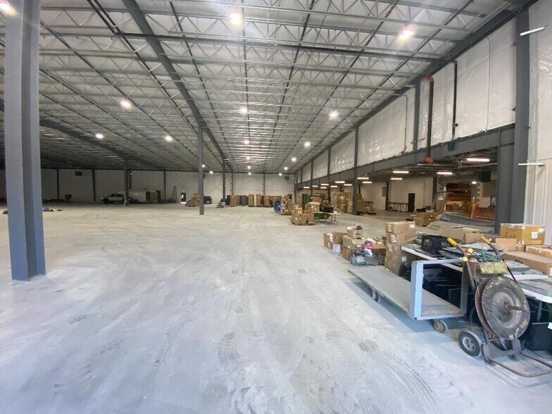 More Photos Of 733 Midway Rd, Menasha Distribution For Lease