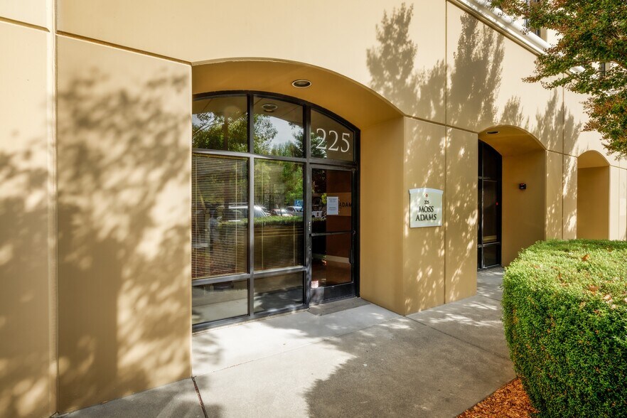 More Photos Of 205-245 Foss Creek Cir, Healdsburg Office For Sale