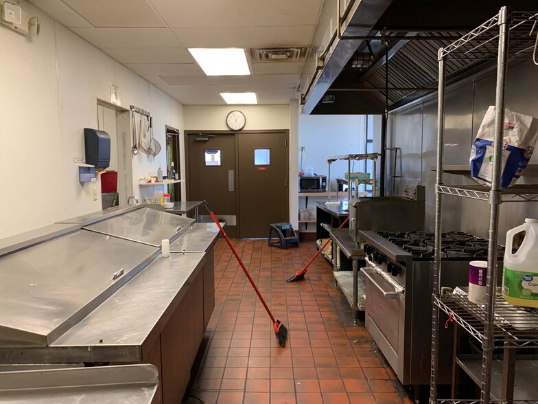 More Photos Of 1915 N Richmond St, Appleton Restaurant For Sale