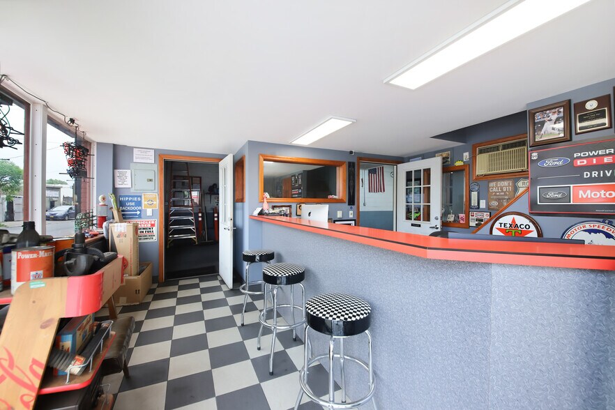 More Photos Of 1960 Richmond Ter, Staten Island Auto Repair For Lease