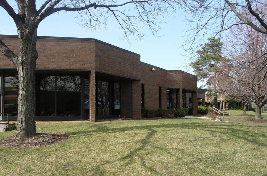 More Photos Of 1050-1098 N Tower Ln, Bensenville Flex For Lease