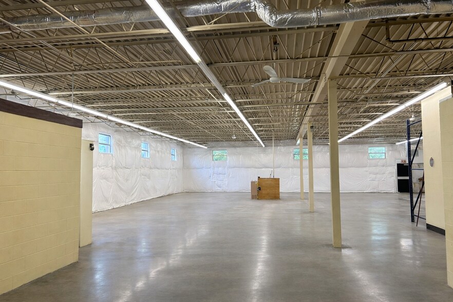 More Photos Of 1018 Cadillac St, Syracuse Light Manufacturing For Lease