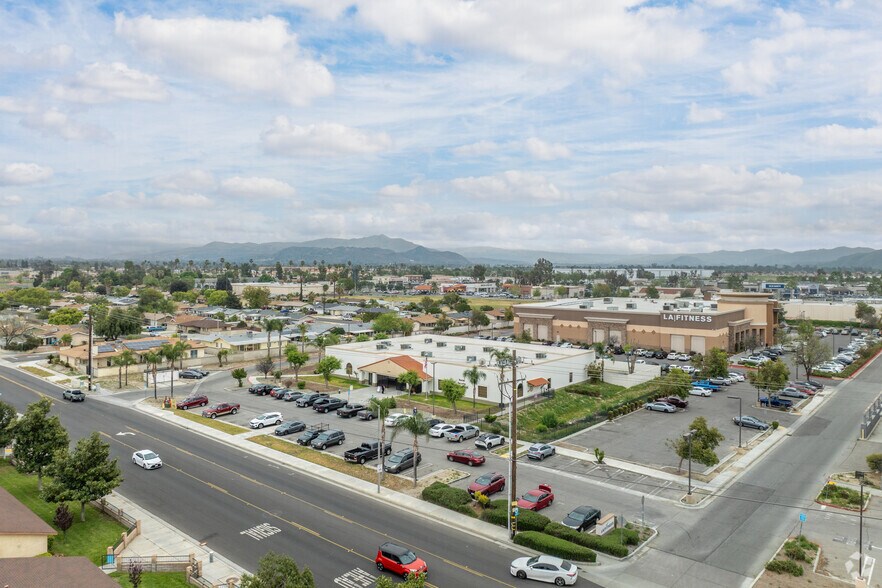 More Photos Of 3095 W Devonshire Ave, Hemet Office For Sale