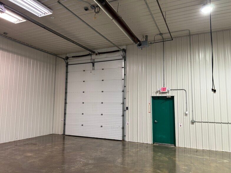 More Photos Of 877 Whitney Dr, Lapeer Warehouse For Lease