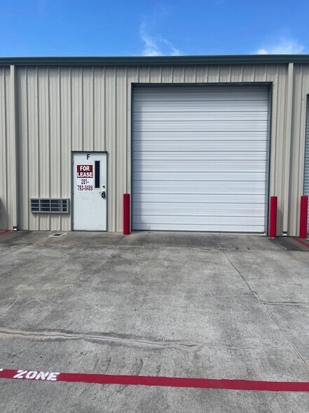 More Photos Of 2260 Dickinson Ave, Dickinson Warehouse For Lease