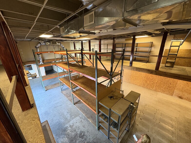 More Photos Of 106 Free Hill Rd, Hendersonville Warehouse For Lease