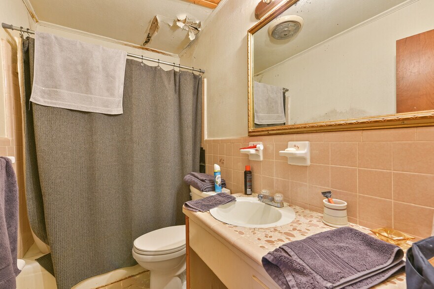More Photos Of 1804 36th St N, Texas City Multifamily For Sale