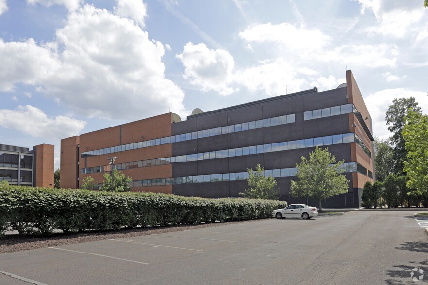 More Photos Of 101 Tournament Dr, Horsham Township Unknown For Lease