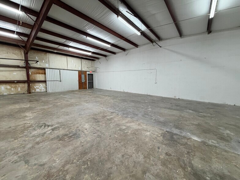 More Photos Of 1771 Upland Dr, Houston Unknown For Lease