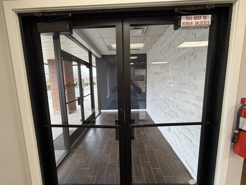 More Photos Of 885-895 Railroad St, Elko Medical For Lease