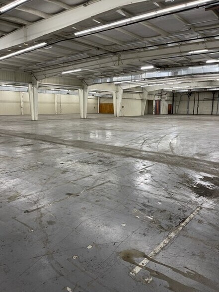 More Photos Of 606 Pine Tree Rd, Oxford Warehouse For Lease