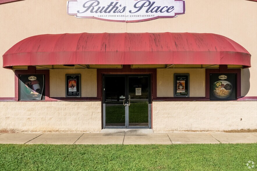More Photos Of 2404 Derby Dr, Birmingham Restaurant For Sale