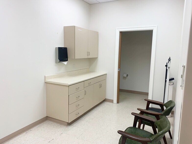 More Photos Of 5600 State St, Saginaw Unknown For Lease