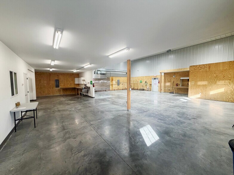 More Photos Of 1415 E Railroad St, Laurel Warehouse For Lease