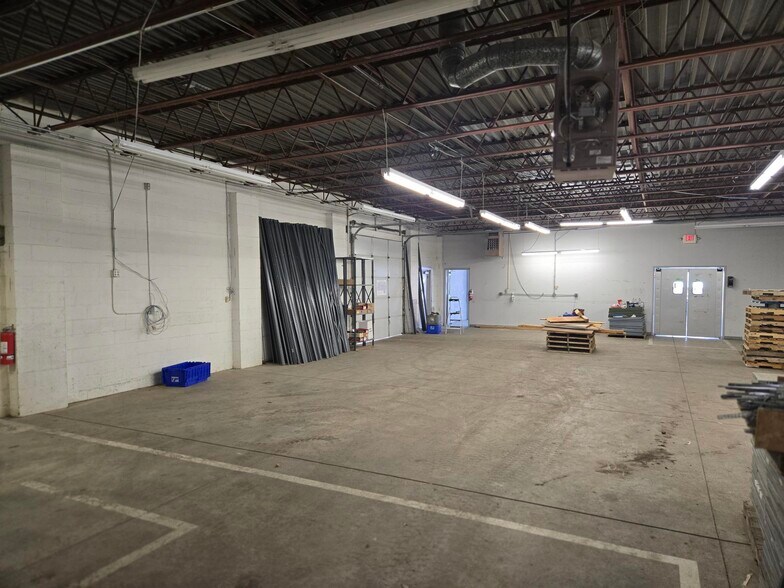 More Photos Of 5101 Crookshank Rd, Cincinnati Freestanding For Lease