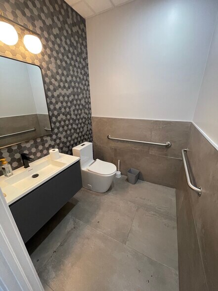 More Photos Of 416 SE Flamingo Ave, Stuart Medical For Sale