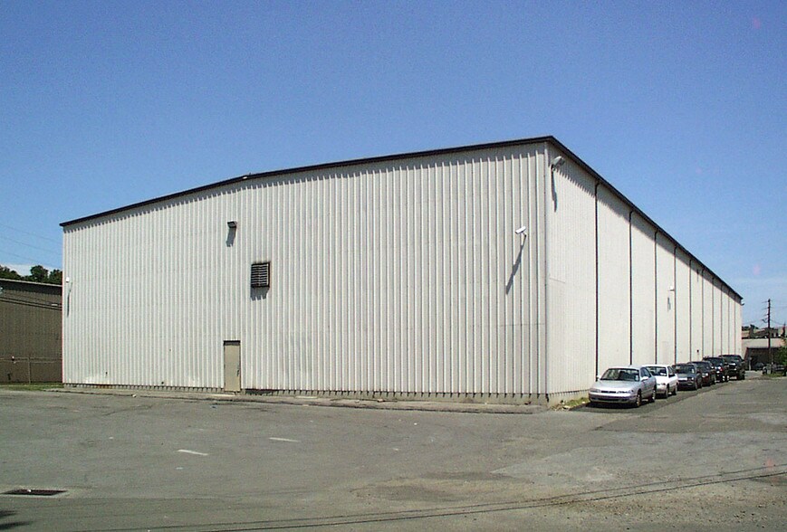More Photos Of 56 Viaduct Rd, Stamford Warehouse For Lease
