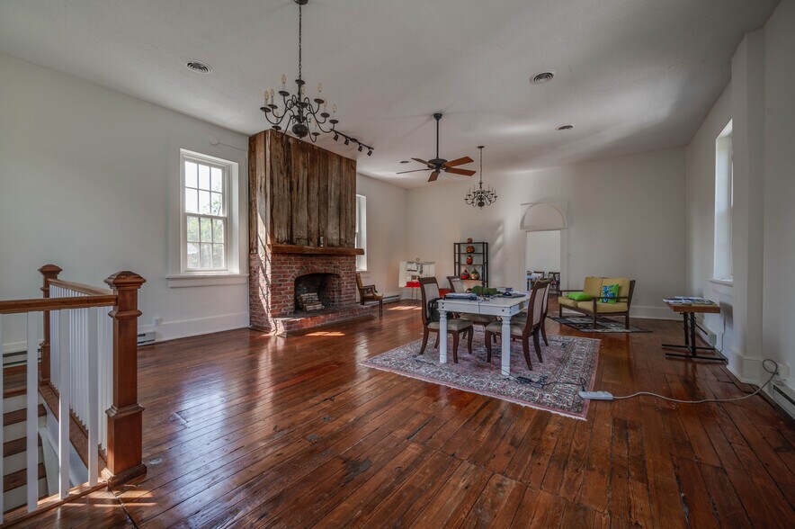 More Photos Of 1901 Monkton Rd, Monkton Storefront Retail Office For Sale