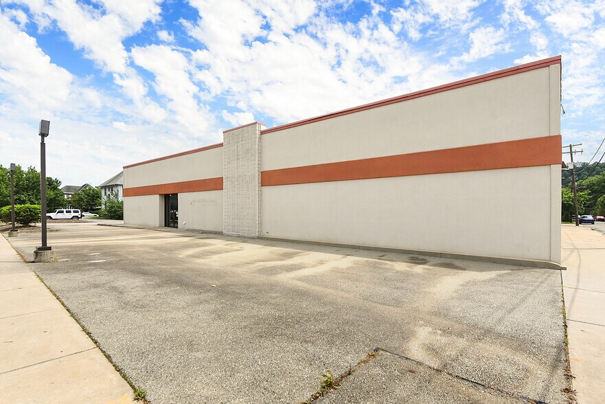 More Photos Of 1500 Pittsburgh St, Cheswick Freestanding For Lease