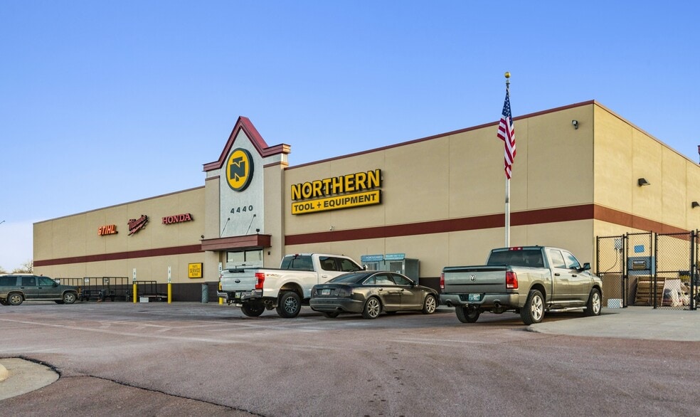 Primary Photo Of 4440 W Crossroads Pl, Sioux Falls Freestanding For Sale