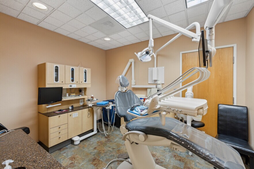 More Photos Of 1963 Thompson Rd, Coos Bay Hospital For Lease