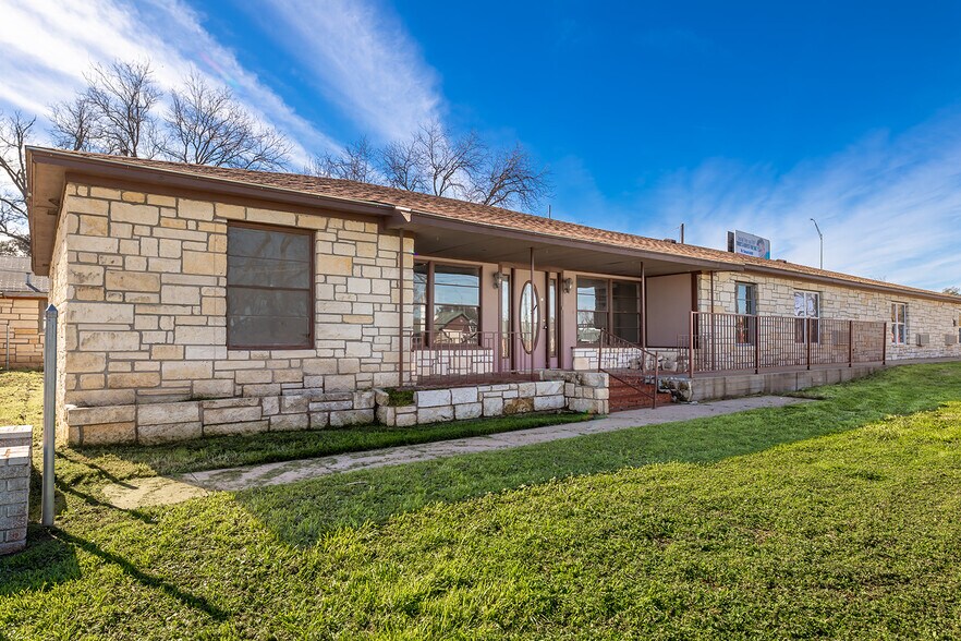 More Photos Of 104 E 5th St, Brady Office Residential For Sale