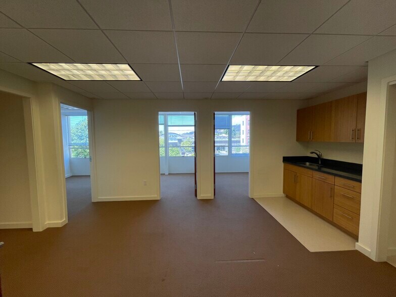 More Photos Of 400 Evelyn Ave, Albany Medical For Lease