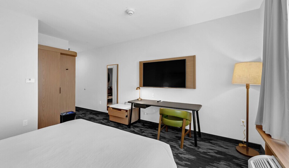 More Photos Of 409 N Clark Rd, Cedar Hill Hotel For Sale