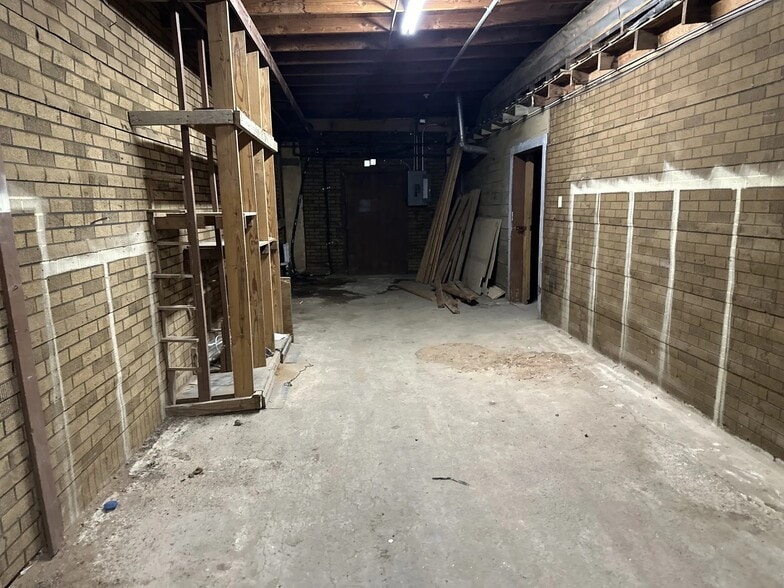 More Photos Of 1109 Walnut St, Abilene Warehouse For Sale