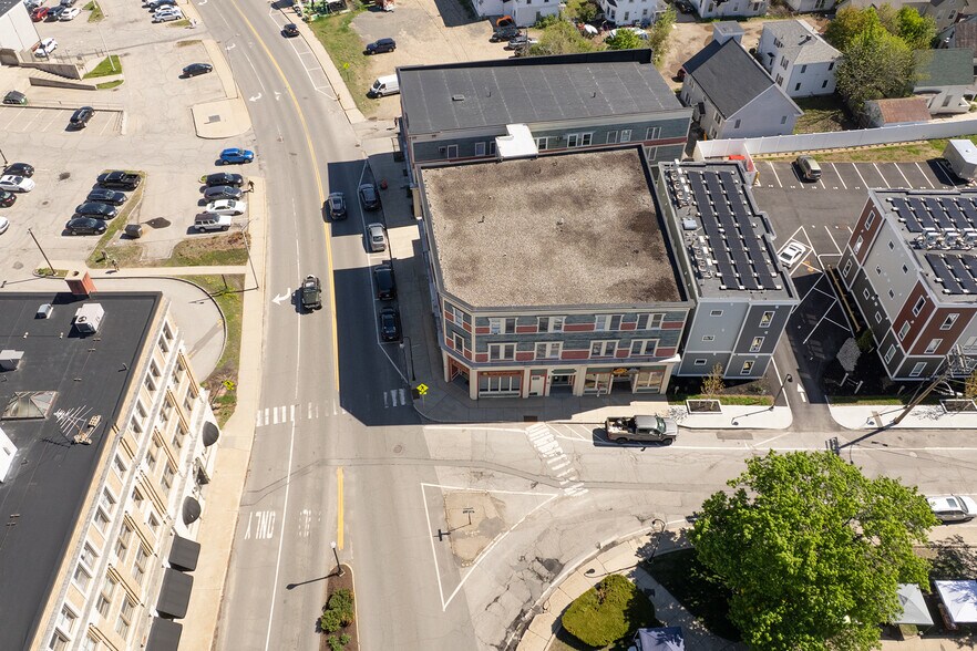 More Photos Of 13-17 Washington St, Sanford Apartments For Lease