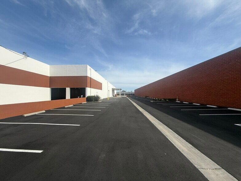 More Photos Of 3040 E Maria St, Rancho Dominguez Warehouse For Lease