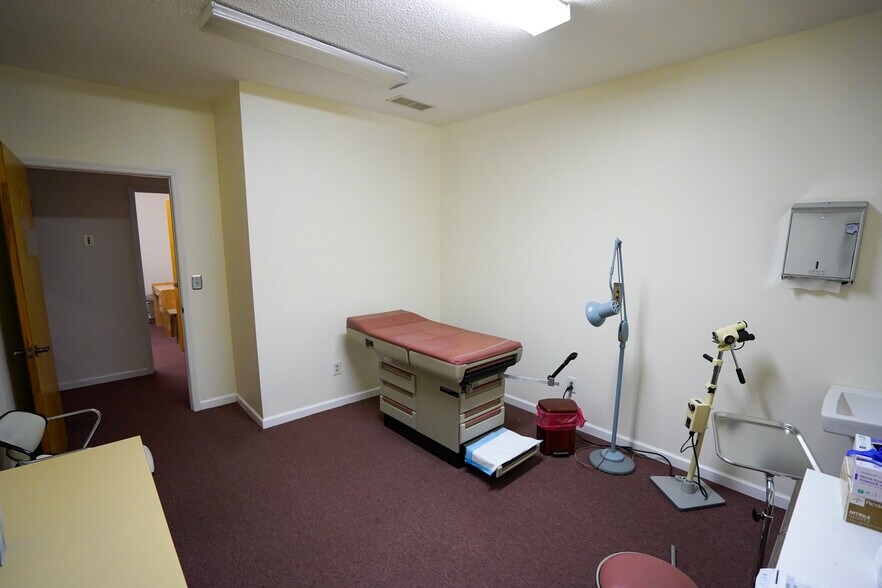 More Photos Of 2950 Stone Hogan Connector Rd SW, Atlanta Medical For Sale