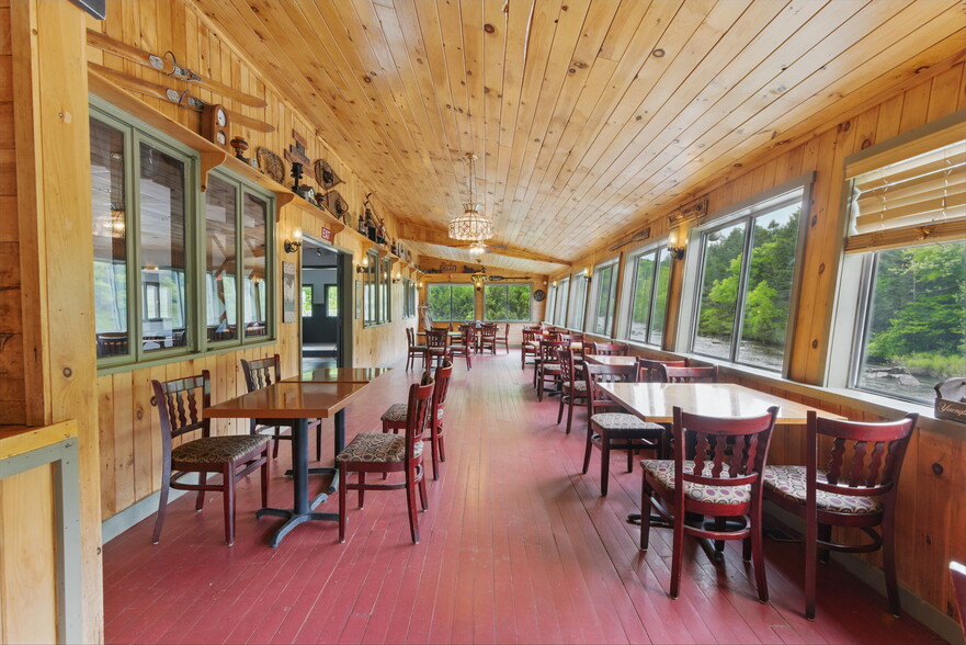 More Photos Of 200 Worthington Rd, Huntington Restaurant For Sale