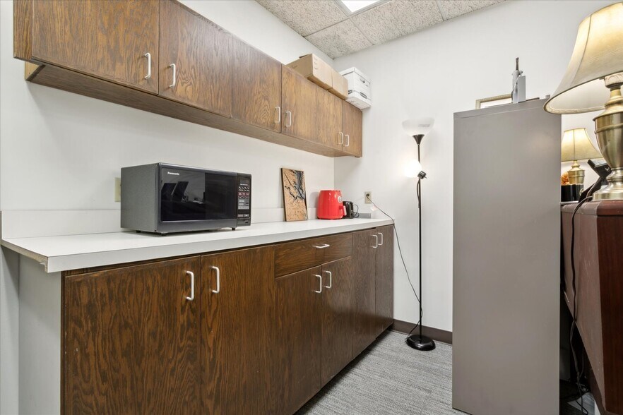 More Photos Of 732 Thimble Shoals Blvd, Newport News Office For Sale