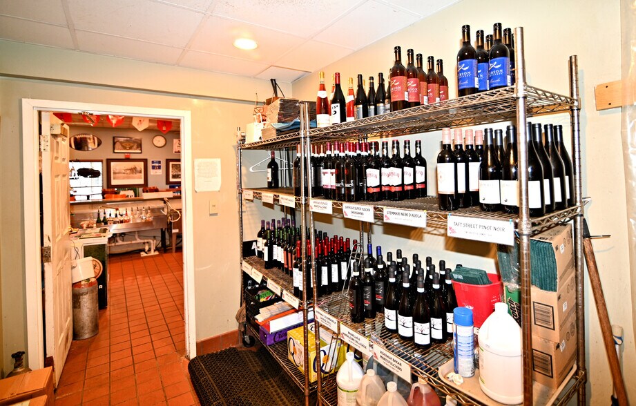 More Photos Of 15120 Washington St, Haymarket Restaurant For Sale